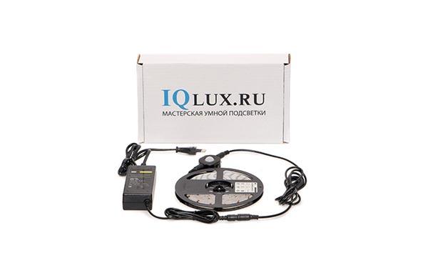 Подсветка для прямой кухни с разрывом с датчиком движения: Iqlux готовый набор, лента Lux