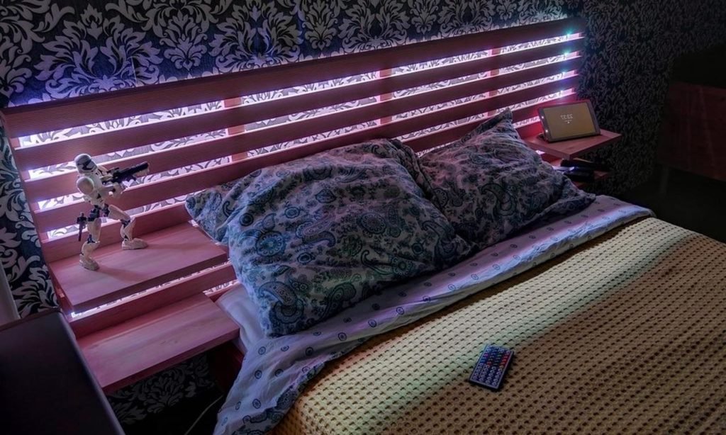Кровать со светодиодной подсветкой